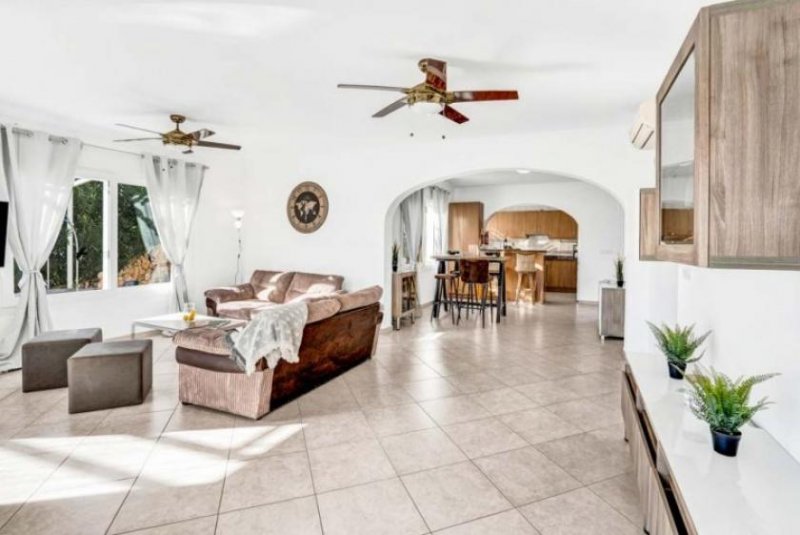 Calpe Ansprechende Villa mit 3 Schlafzimmern, 2 Bädern, Garage, Privatpool, Meerblick und Blick auf den Peñon de Ifach Haus kaufen