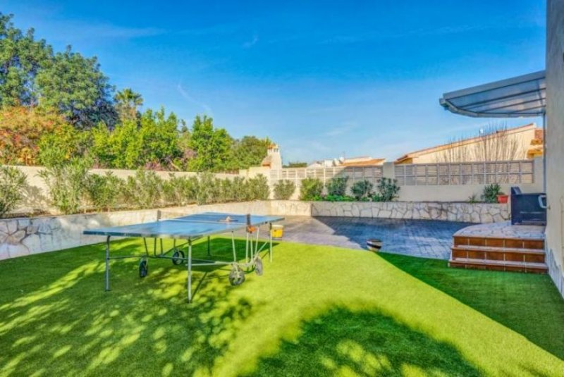 Calpe Ansprechende Villa mit 3 Schlafzimmern, 2 Bädern, Garage, Privatpool, Meerblick und Blick auf den Peñon de Ifach Haus kaufen