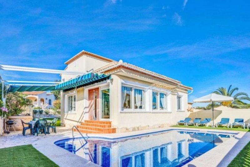 Calpe Ansprechende Villa mit 3 Schlafzimmern, 2 Bädern, Garage, Privatpool, Meerblick und Blick auf den Peñon de Ifach Haus kaufen
