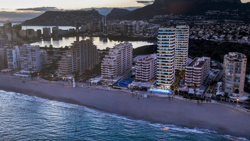 Calpe Wohnungen mit 2 Schlafzimmern, 2 Bädern, Klimaanlage, Fußbodenheizung in Bädern, Kfz-Stellplatz und Meerblick in erster Linie