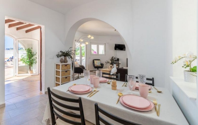 Benissa Beeindruckende renovierte Villa mit 3 Schlafzimmern, 3 Bädern, Privatpool und Vermietlizenz, nur 2 Gehminuten vom Strand Haus