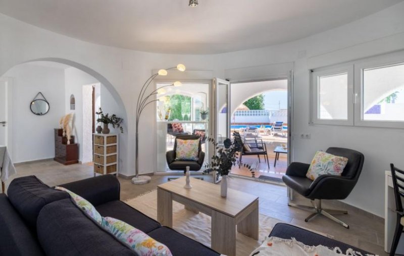 Benissa Beeindruckende renovierte Villa mit 3 Schlafzimmern, 3 Bädern, Privatpool und Vermietlizenz, nur 2 Gehminuten vom Strand Haus