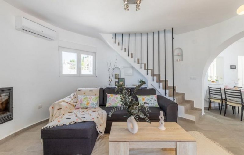 Benissa Beeindruckende renovierte Villa mit 3 Schlafzimmern, 3 Bädern, Privatpool und Vermietlizenz, nur 2 Gehminuten vom Strand Haus