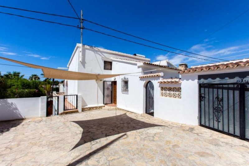 Benissa Teilrenovierte Villa mit 4 Schlafzimmern, 3 Bädern, Privatpool und etwas Meerblick Haus kaufen