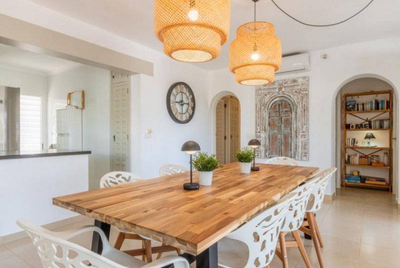 Moraira Villa mit 4 Schlafzimmern, 3 Bädern, Privatpool und fantastischem Meerblick Haus kaufen
