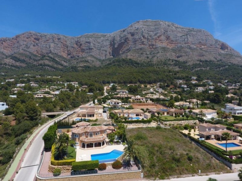 Javea Erstklassige Villa mit Infinity-Pool, Barbecue, Spielplatz, Doppelgarage, Keller, Garten, Balkon, Terrasse, viele Details, auf