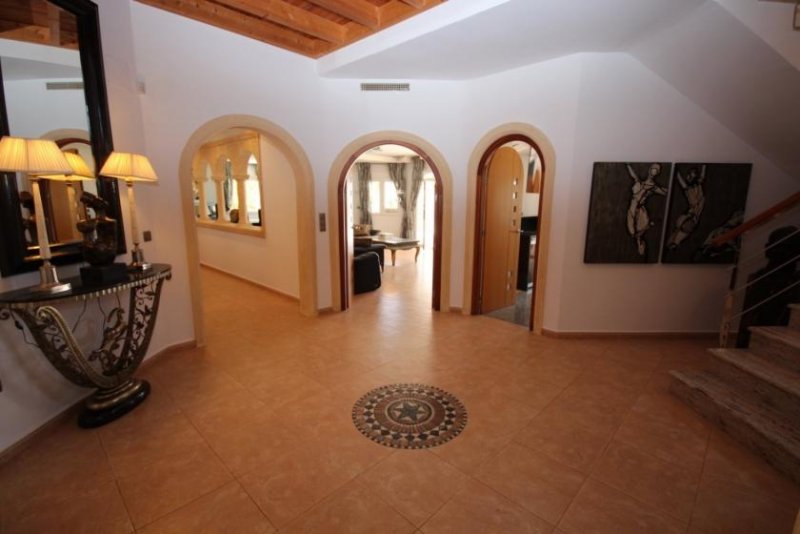 Javea Erstklassige Villa mit Infinity-Pool, Barbecue, Spielplatz, Doppelgarage, Keller, Garten, Balkon, Terrasse, viele Details, auf