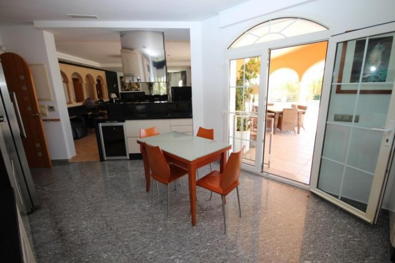 Javea Erstklassige Villa mit Infinity-Pool, Barbecue, Spielplatz, Doppelgarage, Keller, Garten, Balkon, Terrasse, viele Details, auf