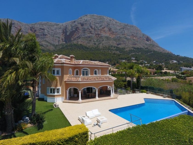 Javea Erstklassige Villa mit Infinity-Pool, Barbecue, Spielplatz, Doppelgarage, Keller, Garten, Balkon, Terrasse, viele Details, auf
