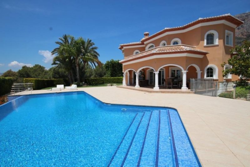 Javea Erstklassige Villa mit Infinity-Pool, Barbecue, Spielplatz, Doppelgarage, Keller, Garten, Balkon, Terrasse, viele Details, auf