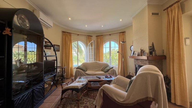 Denia Investment: Einzigartige Villa in Dénia mit traumhaftem Garten, Pool, Heizung und Carport Haus kaufen