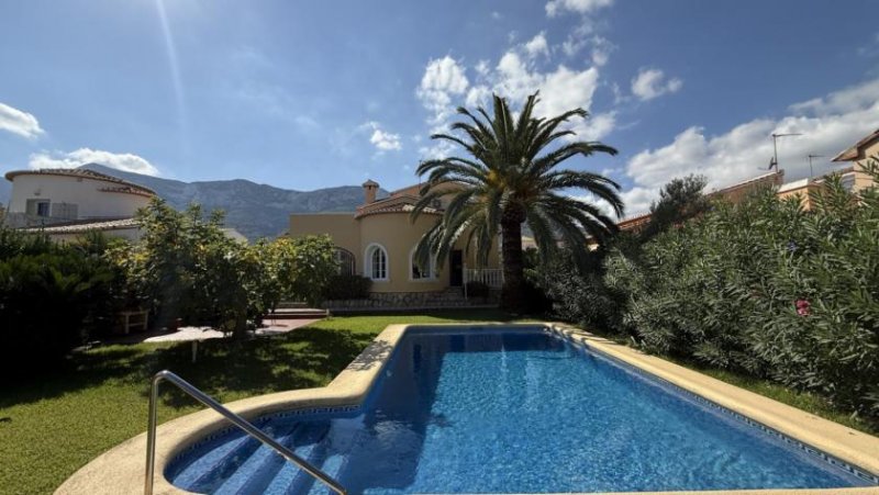 Denia Investment: Einzigartige Villa in Dénia mit traumhaftem Garten, Pool, Heizung und Carport Haus kaufen