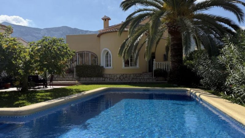 Denia Investment: Einzigartige Villa in Dénia mit traumhaftem Garten, Pool, Heizung und Carport Haus kaufen