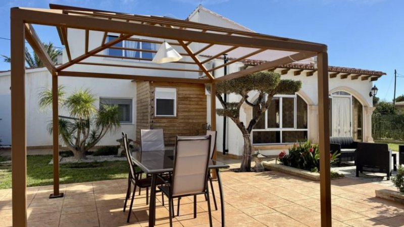Denia Villa mit 3 Schlafzimmern und 3 Bädern nur 400 Meter vom Strand Les Deveses entfernt Haus kaufen