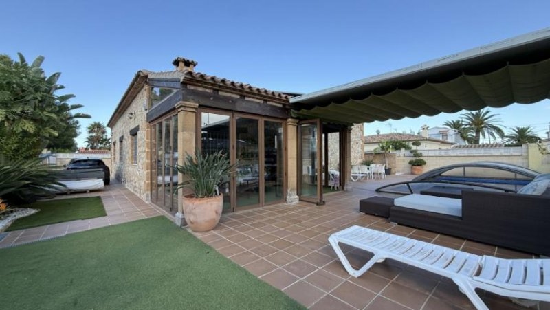 Els Poblets Exklusive Villa im mediterranen Stil, die Luxus, Energieeffizienz und hochwertige Materialien vereint Haus kaufen