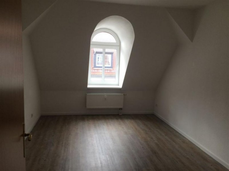 Leipzig * Vermietete und günstige DG 3-Zimmerwohnung mit Wannenbad, EBK und Laminat in ruhiger Lage! * Wohnung kaufen