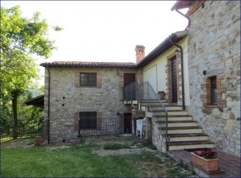 Todi ***Altes großes Bauernhaus mit 70 Hektar Landfläche, in Todi sucht neuen Eigentümer***. Haus kaufen