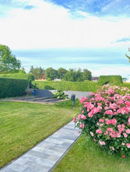 Merseburg Tolle DHH in absolut ruhiger Lage+großer Garten+Doppelgarage+Brunnen+Kamin+EBK Haus kaufen