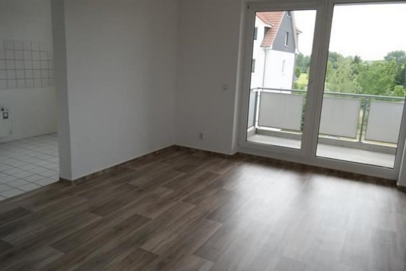 Leuna Gemütliche und gut vermietete 3-Zimmer mit Balkon, Wannenbad und Stellplatz in ruhiger Lage! Wohnung kaufen