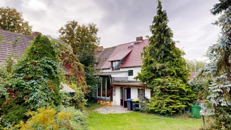 Bernburg (Saale) Ohne Käuferprovision!!! Großes Grundstück gefällig? Doppelhaushälfte und Gästehaus gibt´s auch dazu! Haus kaufen