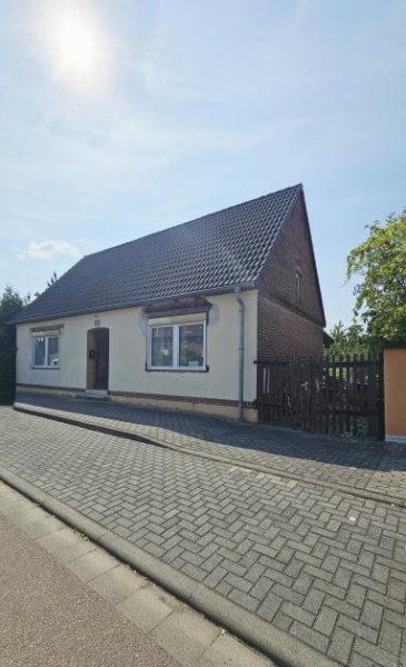 Oranienbaum Willkommen in einem Haus, das bereit ist für einen kompletten Neustart - und für Menschen, die genau das suchen. Haus kaufen