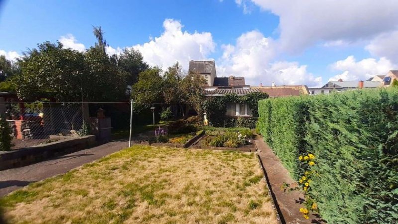 Coswig Beziehbares Haus mit Garten, Gartenhaus, Carport und Doppelgarage - auch für größere Familien Haus kaufen