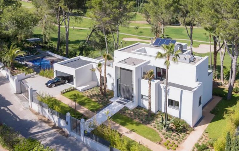 Son Vida EXKLUSIVITÄT TRIFFT WERTSTEIGERUNG:
TRAUMVILLA MIT PANORAMABLICK AUF DEN GOLFPLATZ VON SON VIDA! Haus kaufen
