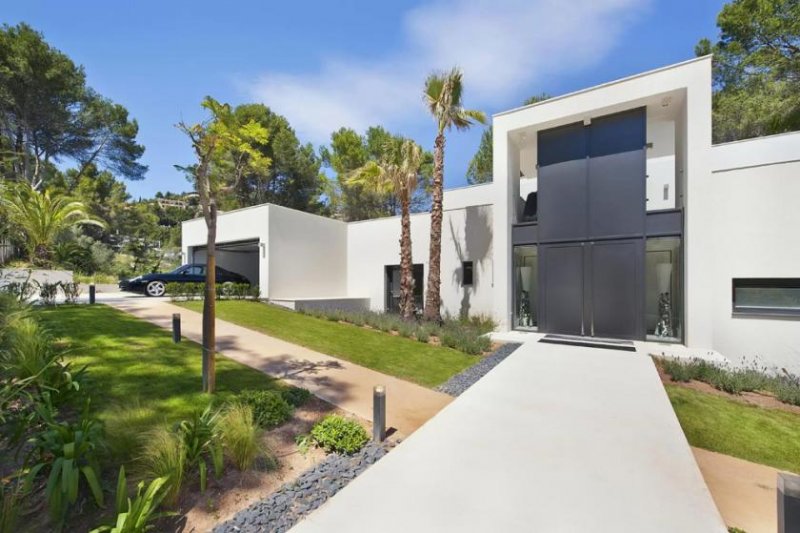 Son Vida EXKLUSIVITÄT TRIFFT WERTSTEIGERUNG:
TRAUMVILLA MIT PANORAMABLICK AUF DEN GOLFPLATZ VON SON VIDA! Haus kaufen