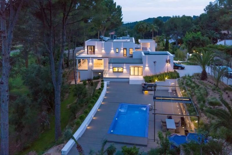 Son Vida EXKLUSIVITÄT TRIFFT WERTSTEIGERUNG:
TRAUMVILLA MIT PANORAMABLICK AUF DEN GOLFPLATZ VON SON VIDA! Haus kaufen