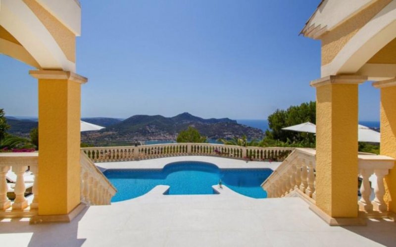 Port D'Andratx Mediterrane Luxusvilla in Toplage von Port d'Andratx mit
einmaligem Panorama- und Meerblick Haus kaufen