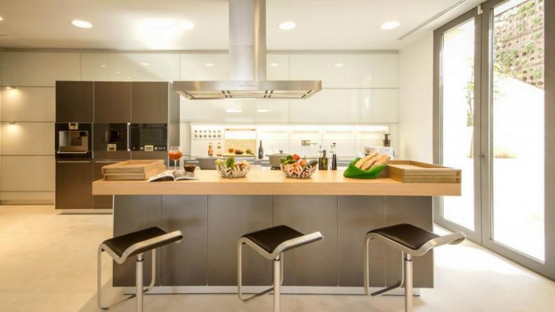 Andratx / Camp de Mar Luxusanwesen in 1. Meereslinie mit Meerzugang und Ferienvermietungslizenz in Camp de Mar Haus kaufen