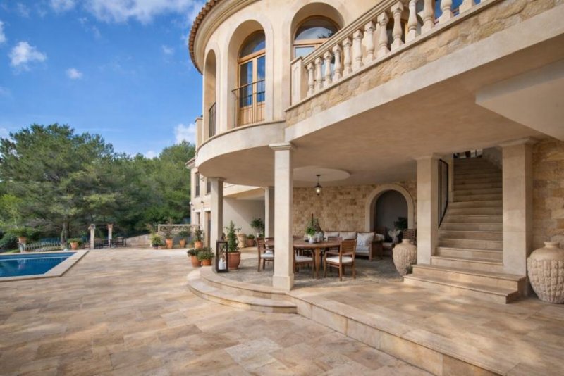 Peguera Mallorca-Villa mit Pool auf 2.372 m² Grundstück in Peguera – großes Renovierungspotenzial Haus kaufen