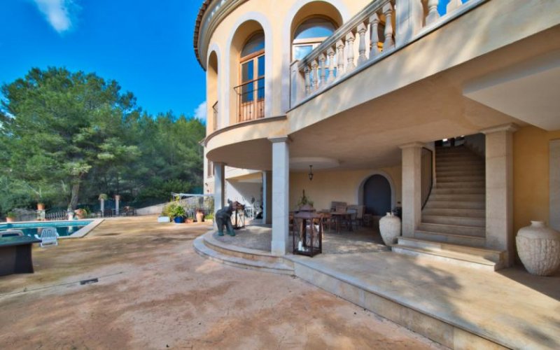 Peguera Mallorca-Villa mit Pool auf 2.372 m² Grundstück in Peguera – großes Renovierungspotenzial Haus kaufen