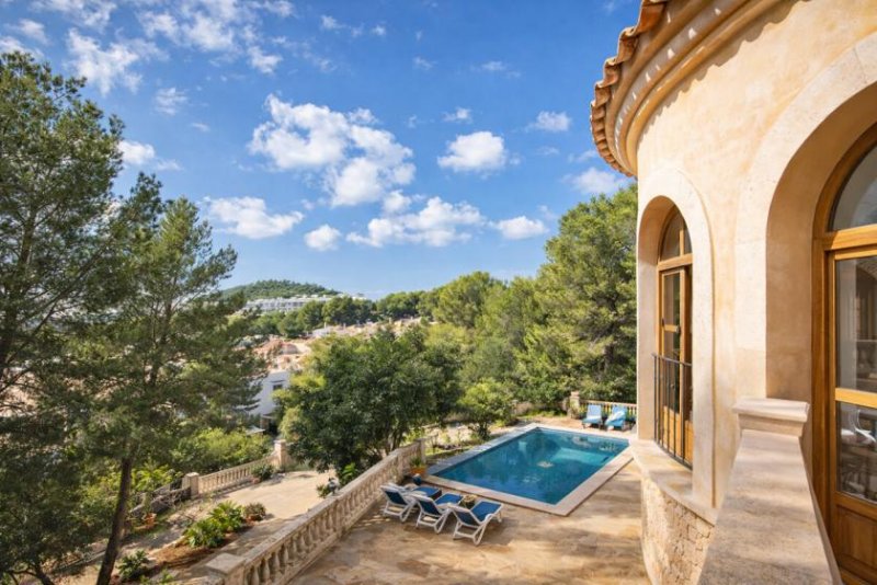 Peguera Mallorca-Villa mit Pool auf 2.372 m² Grundstück in Peguera – großes Renovierungspotenzial Haus kaufen