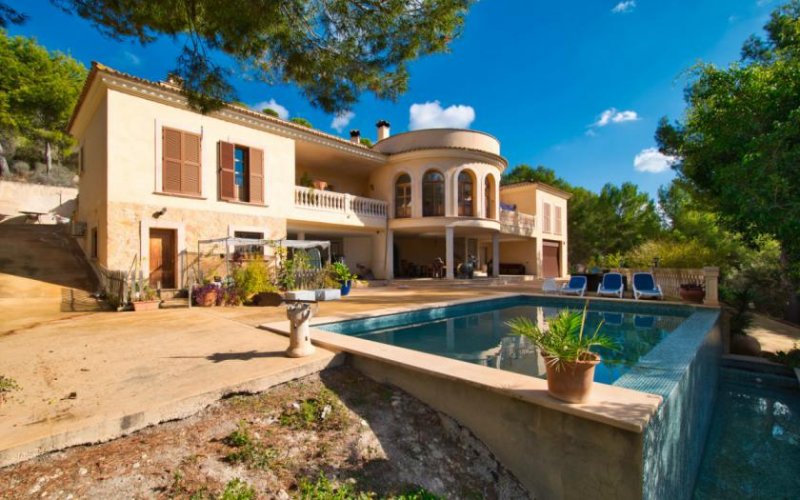 Peguera Mallorca-Villa mit Pool auf 2.372 m² Grundstück in Peguera – großes Renovierungspotenzial Haus kaufen