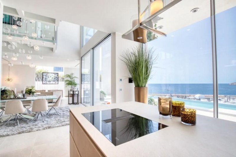 El Toro Ein Statement aus Glas, Licht und Meerblick – Exklusive Villa über Port Adriano Haus kaufen