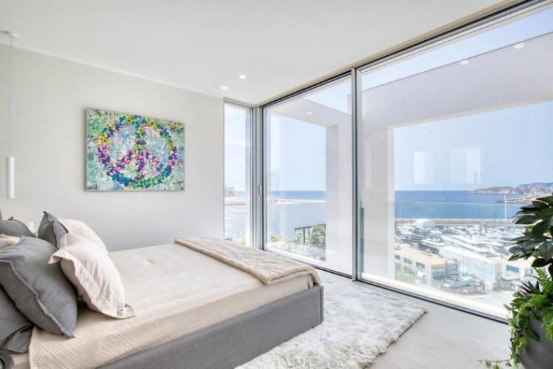 El Toro Ein Statement aus Glas, Licht und Meerblick – Exklusive Villa über Port Adriano Haus kaufen