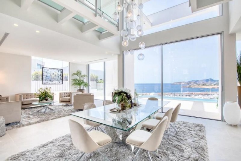 El Toro Ein Statement aus Glas, Licht und Meerblick – Exklusive Villa über Port Adriano Haus kaufen