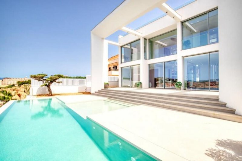 El Toro Ein Statement aus Glas, Licht und Meerblick – Exklusive Villa über Port Adriano Haus kaufen
