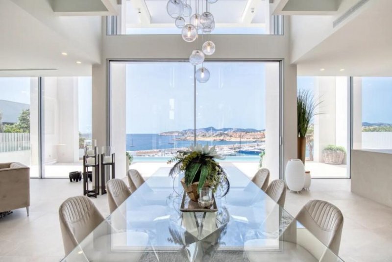 El Toro Ein Statement aus Glas, Licht und Meerblick – Exklusive Villa über Port Adriano Haus kaufen