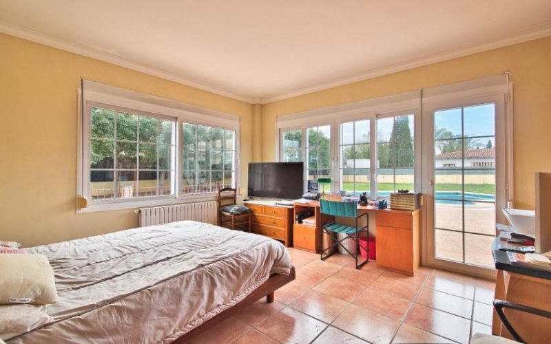 Santa Ponça Große Familienvilla im Bungalowstil mit viel Potenzial und großem Grundstück in Santa Ponsa Haus kaufen