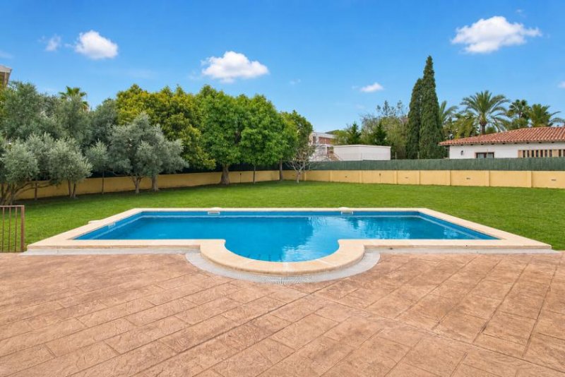 Santa Ponça Villa im Bungalowstil mit großem Grundstück in Santa Ponsa Haus kaufen