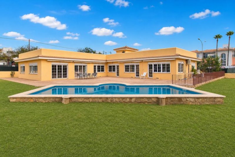Santa Ponça Villa im Bungalowstil mit großem Grundstück in Santa Ponsa Haus kaufen