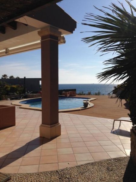 Santa Ponsa SANREALTY | Luxus-Villa in Santa Ponsa auf Mallorca, in erster Meereslinie Haus kaufen