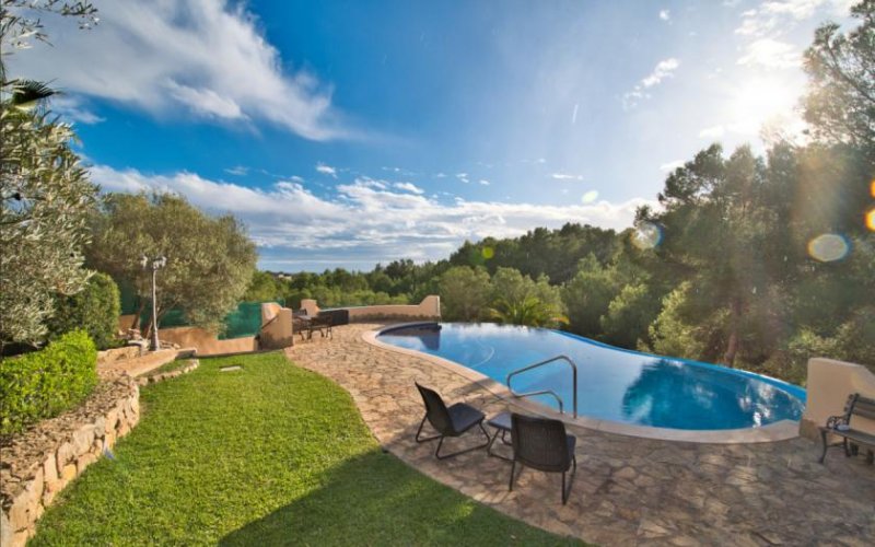 Calvià / Costa d'en Blanes Investitionsobjekt: Villa mit Meerblick, Gästeapartment und großem Garten in Costa den Blanes Haus kaufen