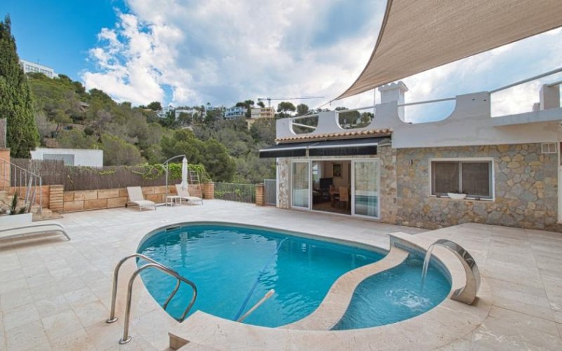 Calvià / Costa d'en Blanes Meerblick-Villa in Costa d’en Blanes mit Pool und Dachterrasse – renovierungsbedürftig Haus kaufen
