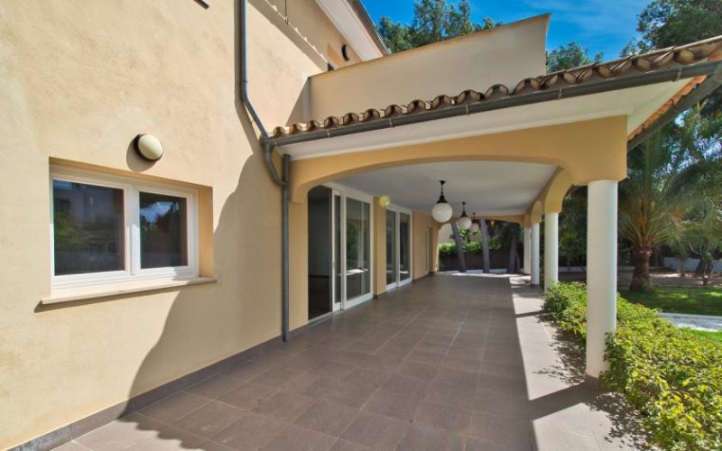 Calvià / Sol de Mallorca Villa mit großem flachen Garten in Sol de Mallorca Haus kaufen