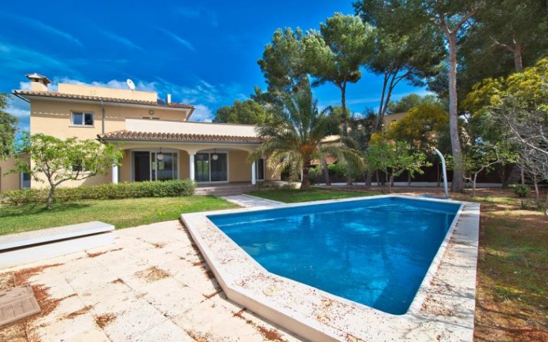 Calvià / Sol de Mallorca Villa mit großem flachen Garten in Sol de Mallorca Haus kaufen