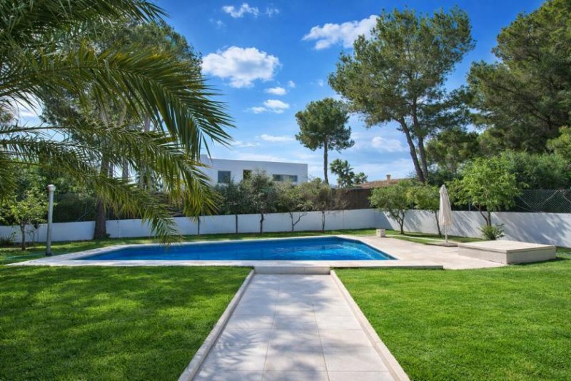 Sol De Mallorca Mediterranes Wohnparadies: Villa mit Pool und großem Garten in Sol de Mallorca Haus kaufen