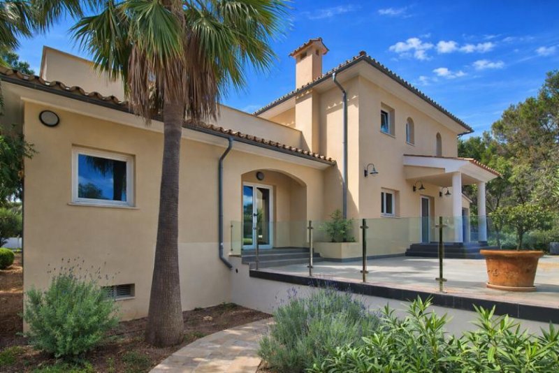 Sol De Mallorca Mediterranes Wohnparadies: Villa mit Pool und großem Garten in Sol de Mallorca Haus kaufen